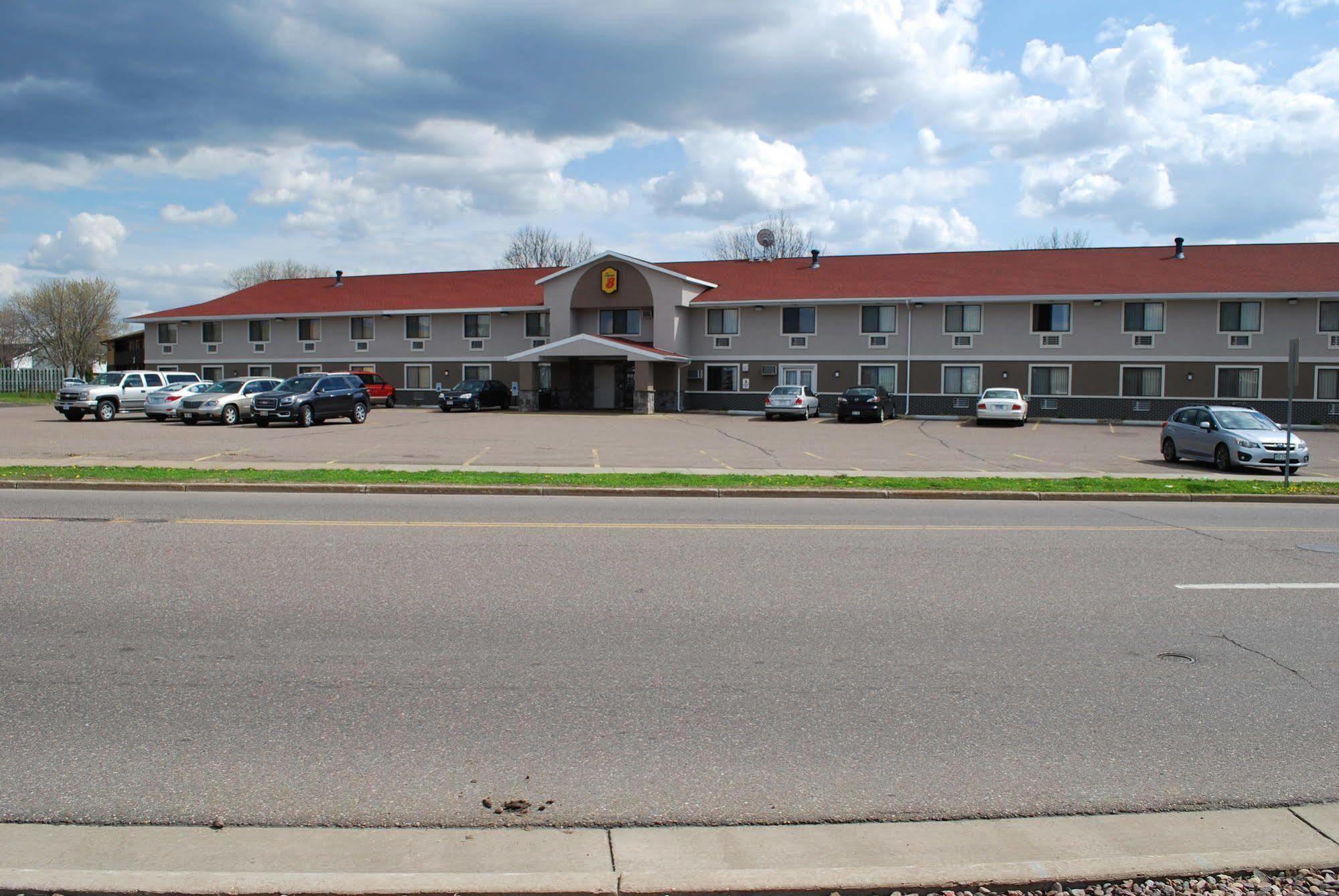 Hotel Super 8 By Wyndham Eau Claire Wi Exteriér fotografie